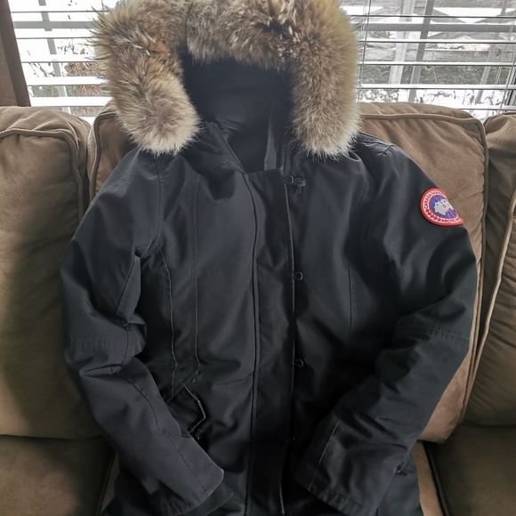 canada goose jacket small